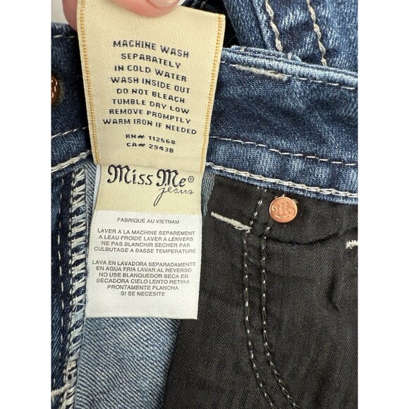 Miss Me Signature Capris Jeans Size 27 Horseshoe Angel Wings 30" x  20.5" EUC - Picture 15 of 16